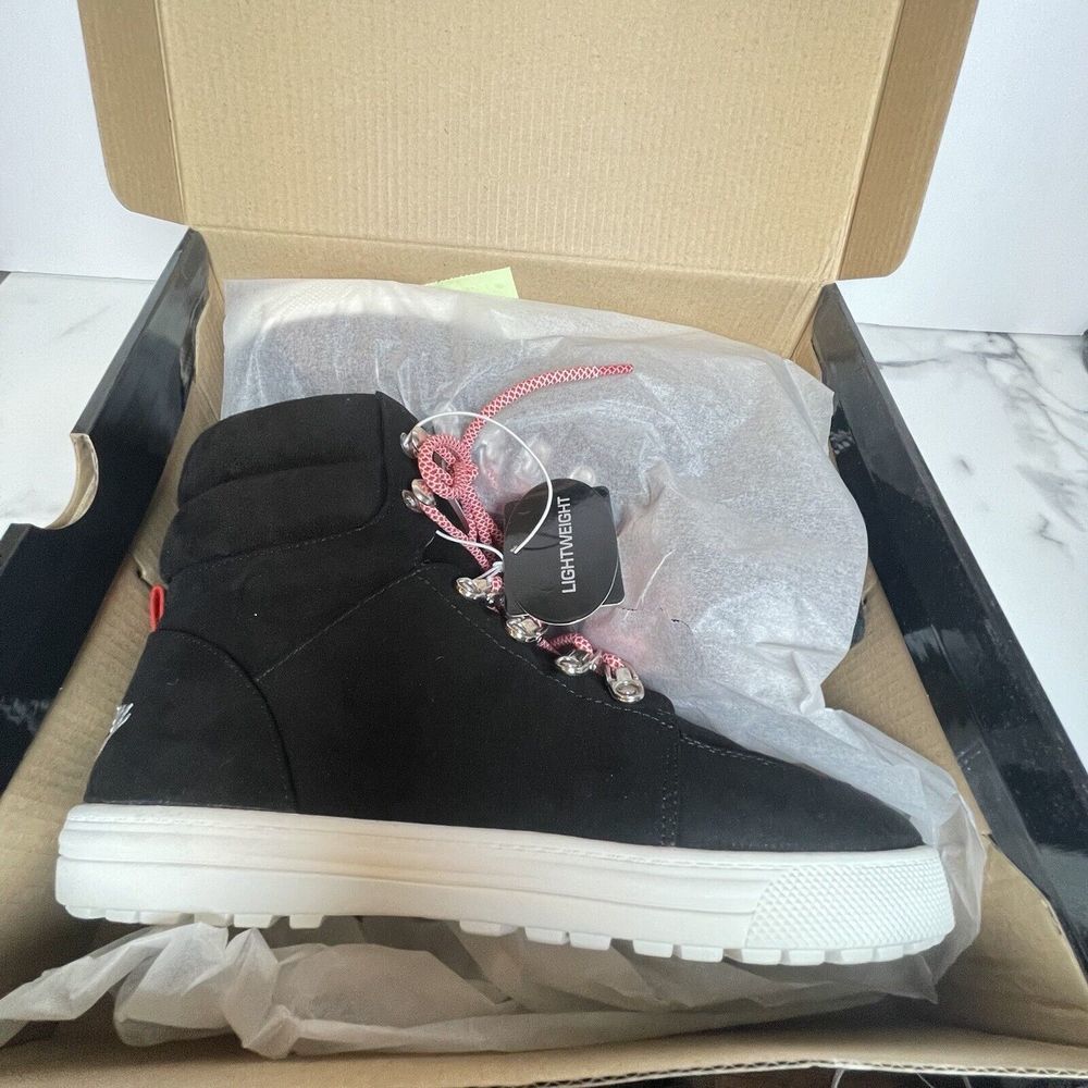 Women Sneaker Size 7M Black/White Pastry Riverside Padded Shoes - Picture 7 of 16